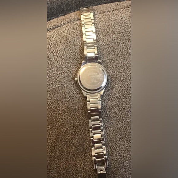 Disney: Mickey Mouse crystal accent bracelet /wrist watch.about/ appropriate 7”. - Picture 4 of 10